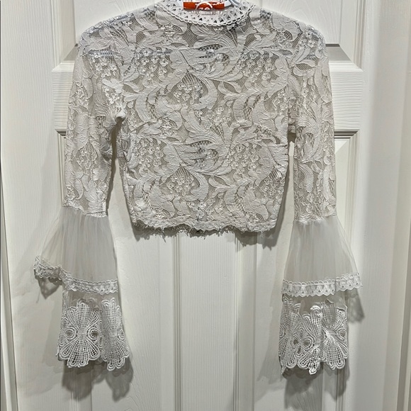 (42) Elegant White Lace Top - Picture 2 of 4